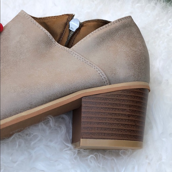 ✨HP!✨ BEST SELLER! Tan Leather Booties✨ - Picture 4 of 5